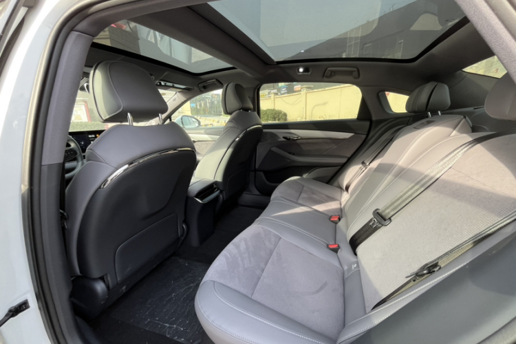 岚图汽车 岚图追光 2024款 PHEV 四驱超长续航旗舰版中控内饰7001