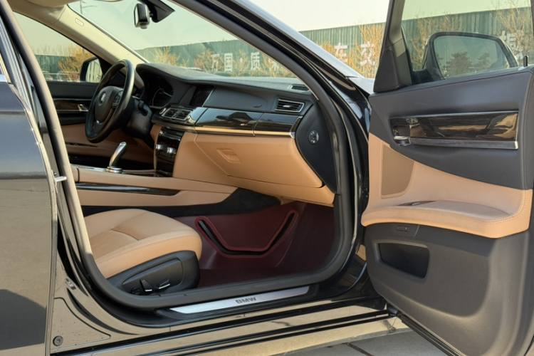 宝马7系 2014款 730Li 臻享型局部细节9008