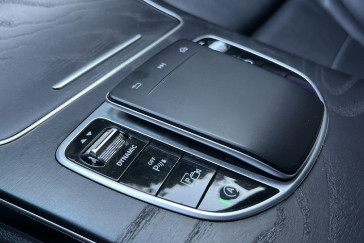 奔驰C级 2019款 C 180 L 时尚型运动版中控内饰7005