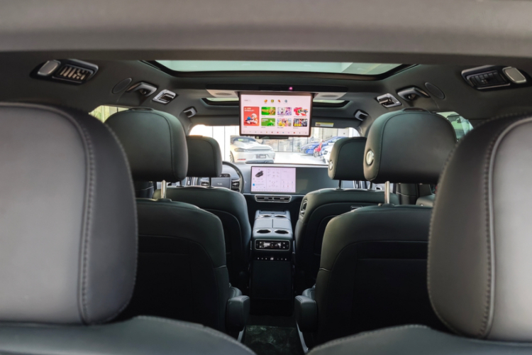 理想汽车 理想L8 2024款 Ultra中控内饰7010