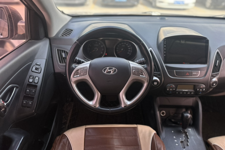 北京现代ix35 2013款 2.0L 自动两驱智能型GLS 国IV中控内饰7004