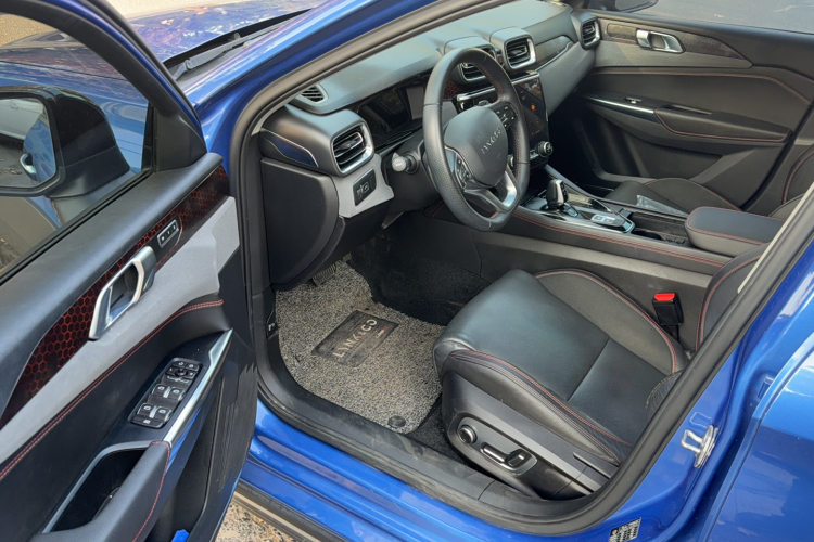 领克02 2018款 1.5T DCT两驱劲Pro版 国V中控内饰7001