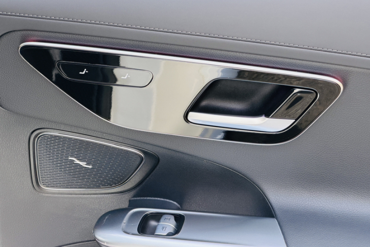 奔驰C级 2024款 改款 C 260 L 运动版中控内饰7003