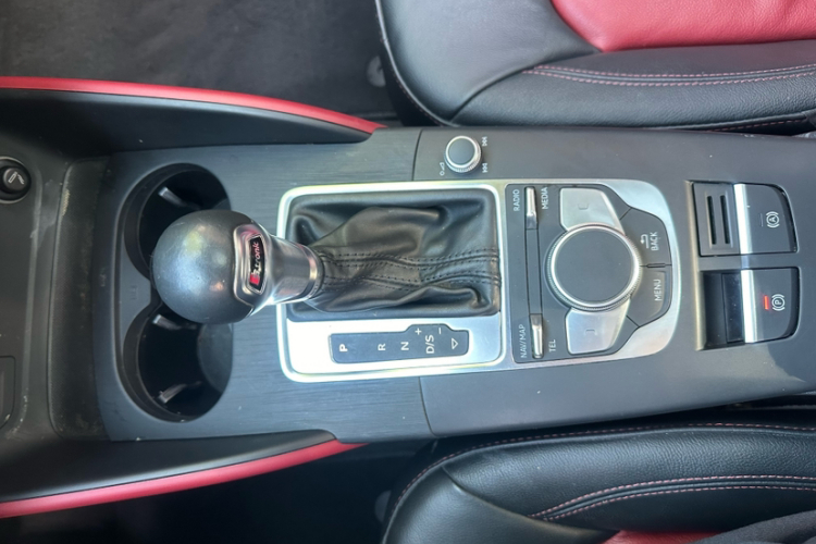 奥迪A3 2018款 30周年年型 Sportback 35 TFSI 风尚型中控内饰7010