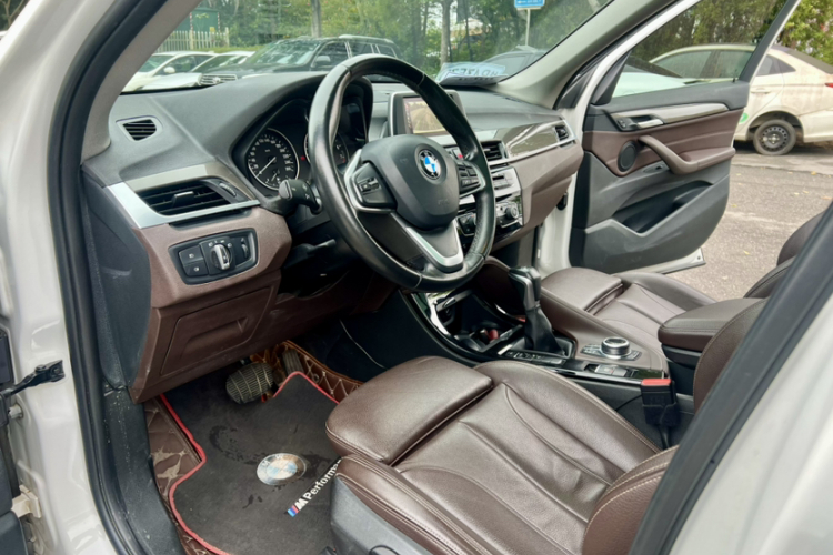 宝马X1 2016款 sDrive20Li 豪华型中控内饰7003