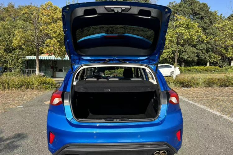 福特 福克斯 2020款 两厢 EcoBoost 180 自动锋潮型中控内饰7011