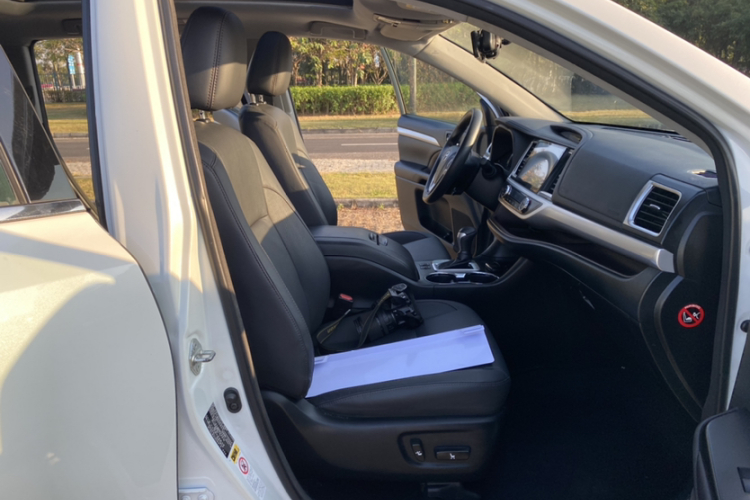 丰田 汉兰达 2017款 2.0T 两驱豪华版 7座局部细节41