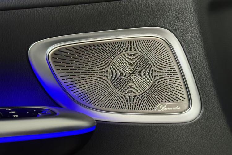 奔驰C级 2025款 C 260 L 皓夜运动版中控内饰7002