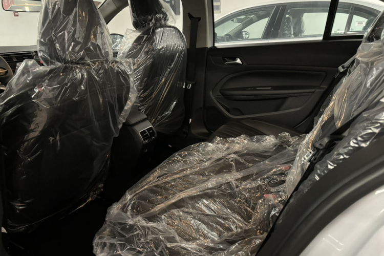 标致408 2024款 360THP 龘龘款 拉图版中控内饰7002