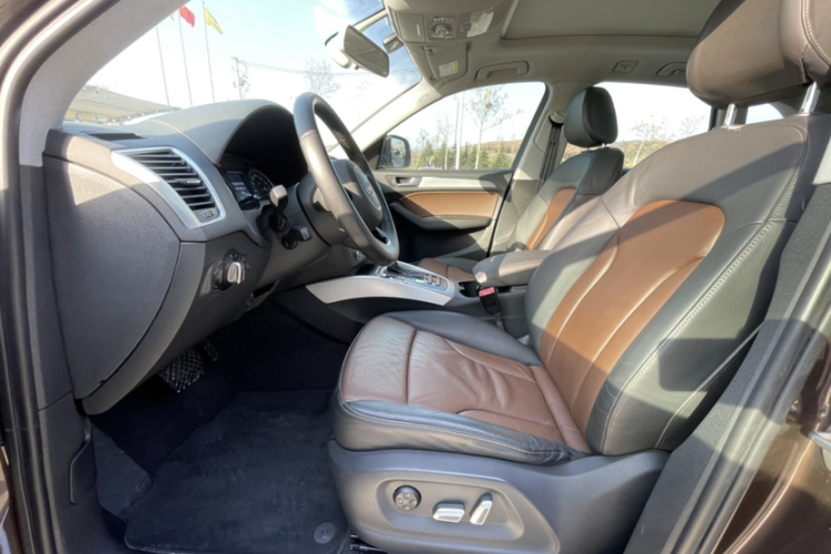 奥迪Q5 2016款 40 TFSI 技术型中控内饰7002