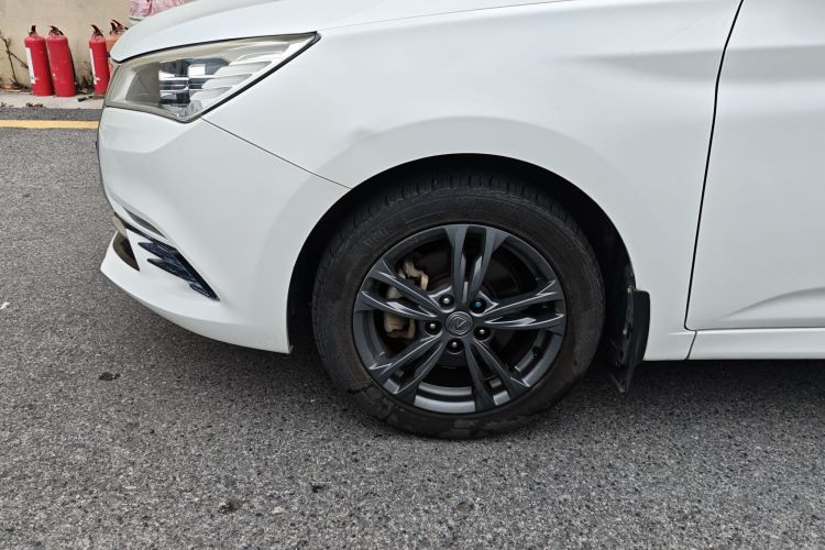 长安 逸动DT 2019款 1.6L 手动舒享型 国VI车身外观6007