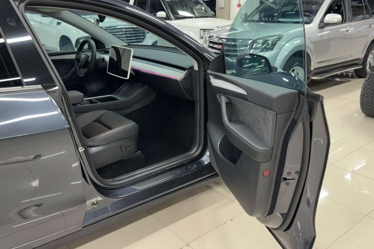 特斯拉 Model Y 2024款 长续航全轮驱动版中控内饰7008