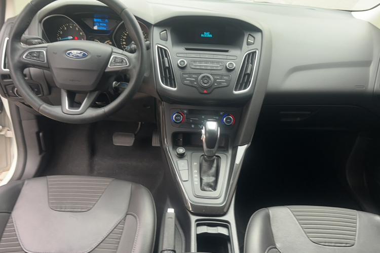 福特 福克斯 2015款 三厢 EcoBoost 125 自动超能风尚型中控内饰7003