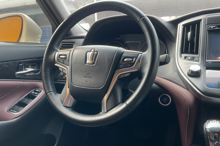 丰田 皇冠 2018款 2.0T 运动版局部细节13