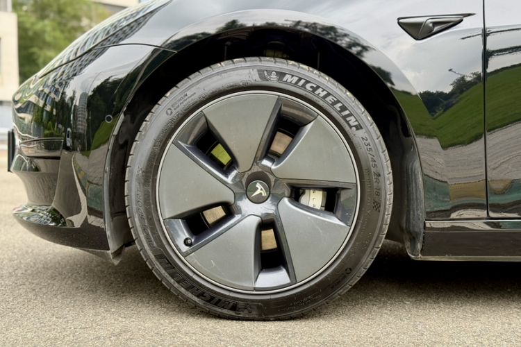 特斯拉 Model 3 2021款 标准续航后驱升级版 3D6车身外观6009