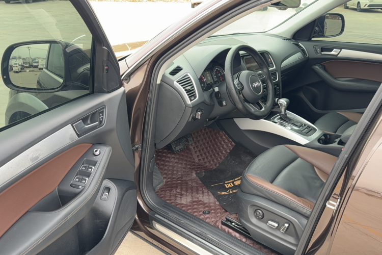 奥迪Q5 2017款 Plus 40 TFSI 技术型中控内饰7003