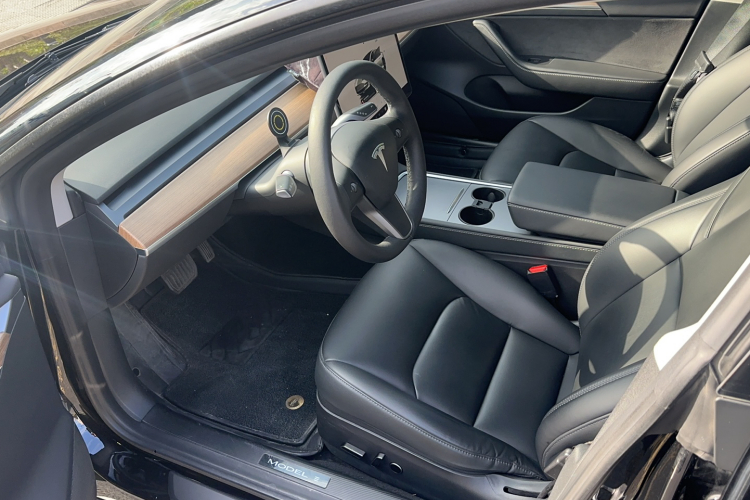 特斯拉 Model 3 2022款 后轮驱动版中控内饰7001