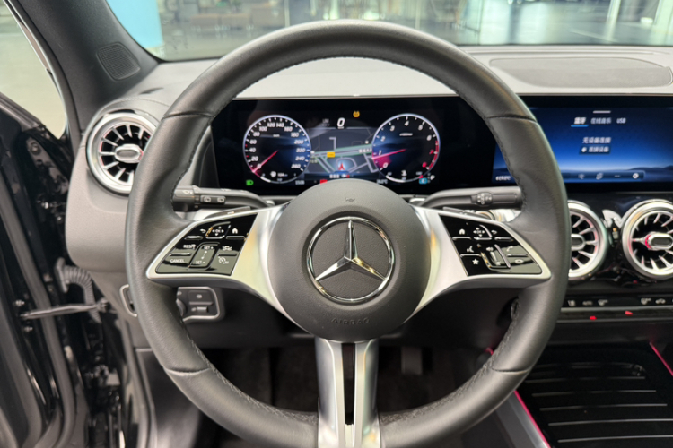 奔驰GLB 2024款 改款 GLB 200 动感型中控内饰7002