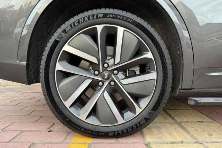 理想汽车 理想L9 2022款 Max车身外观6001