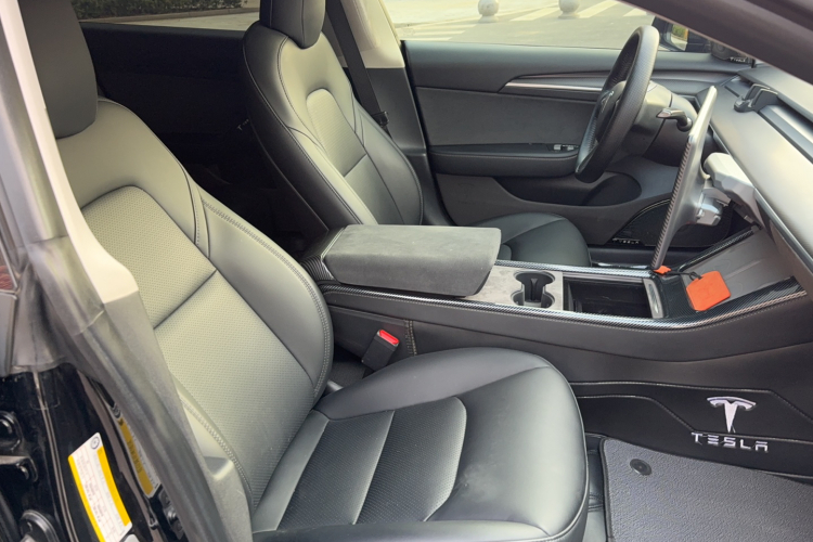 特斯拉 Model 3 2022款 Performance高性能全轮驱动版局部细节41