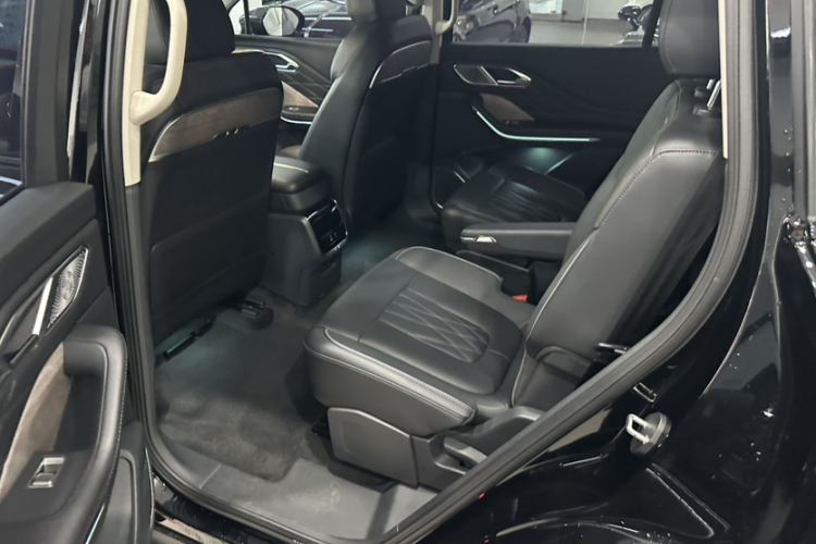 红旗HS7 2023款 2.0T 自动四驱旗畅版 六座中控内饰7007