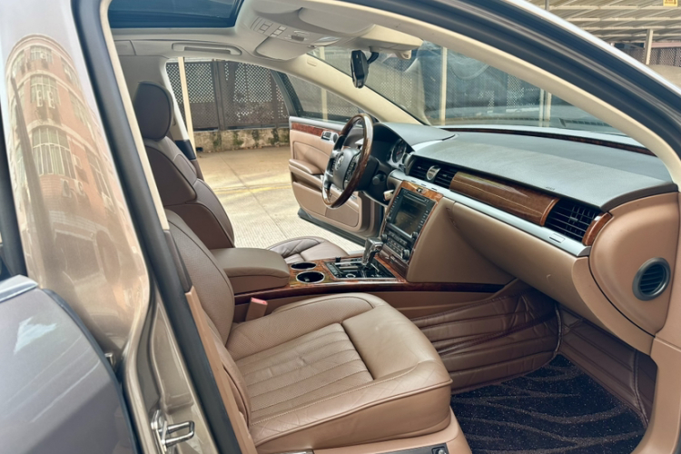 大众 辉腾 2014款 3.0L 行政型中控内饰7006