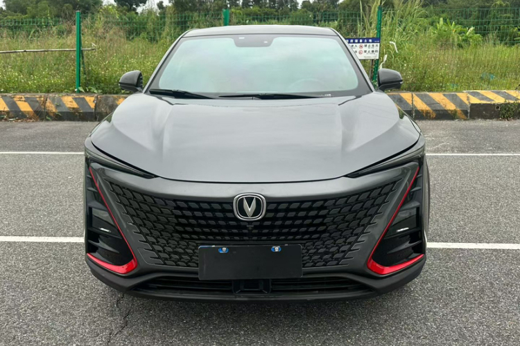 长安UNI-T 2020款 1.5T 尊贵型车身外观6007