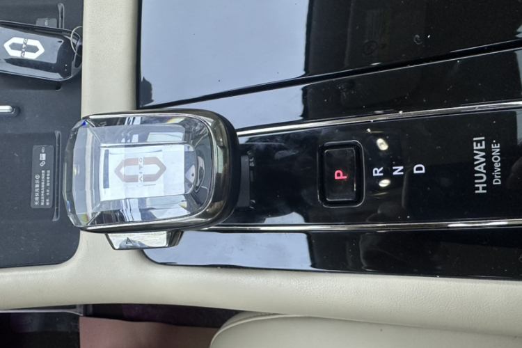 鸿蒙智行 问界M7 2024款 1.5T 智驾四驱Ultra版 5座中控内饰7008