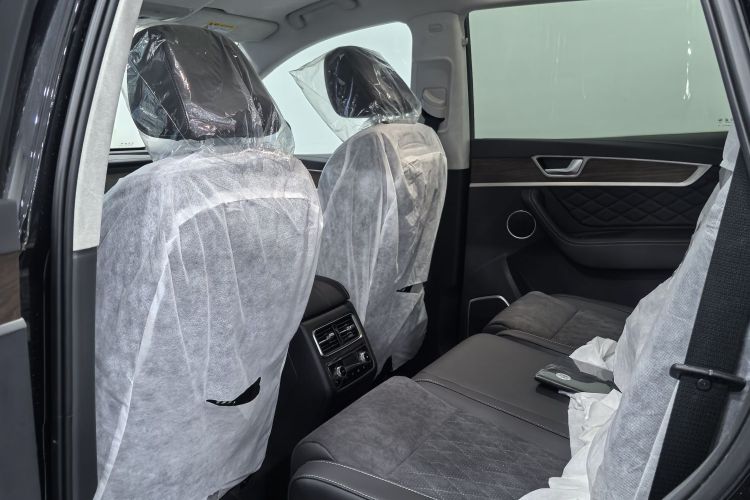 红旗HS7 2022款 3.0T 自动四驱智联旗享版 七座中控内饰7002