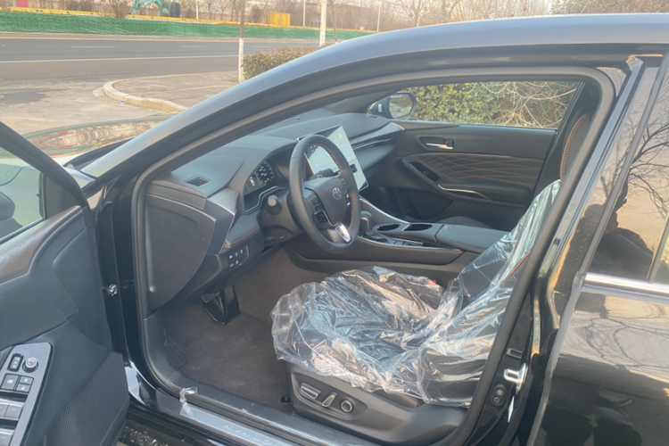 丰田 亚洲龙 2024款 双擎 2.5L XLE尊贵版中控内饰7005