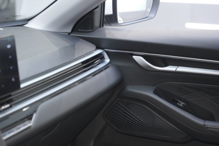 吉利汽车 帝豪 2025款 第4代 1.5L 手动星耀版中控内饰7011