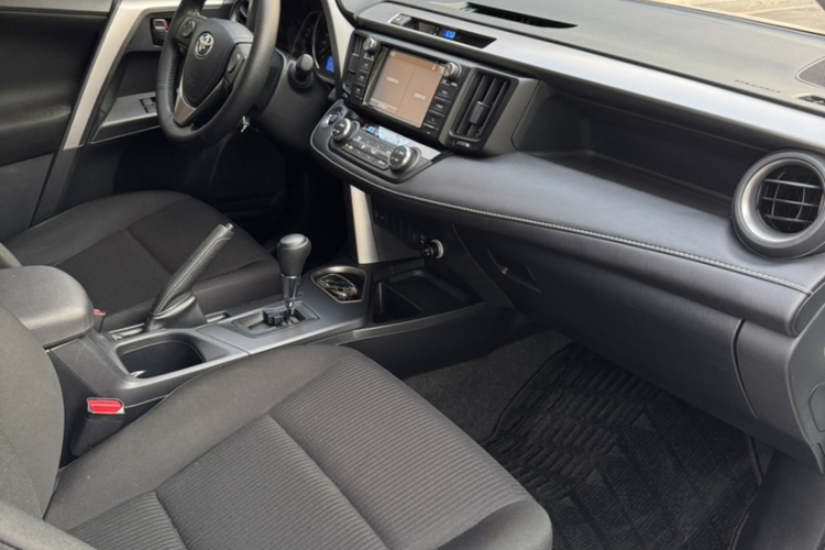 丰田 RAV4荣放 2016款 2.0L CVT两驱风尚版 国V中控内饰7007