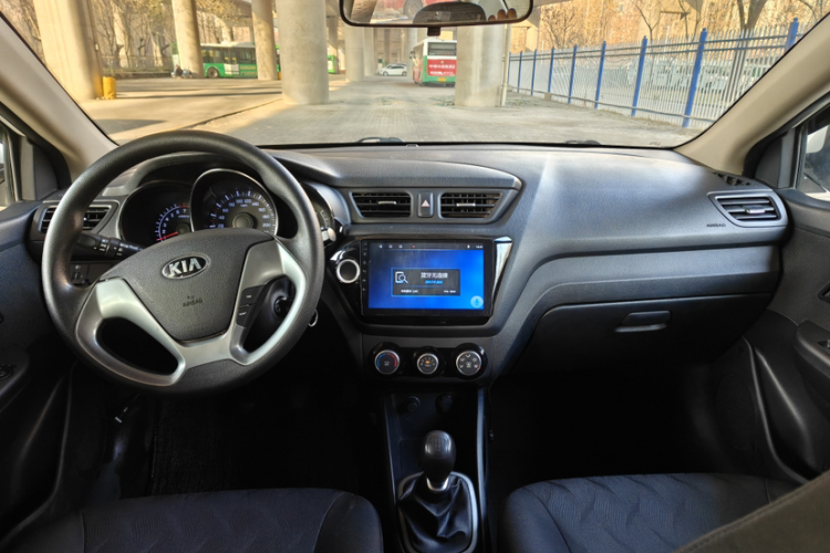 起亚K2 2015款 三厢 1.4L MT GLS中控内饰7004