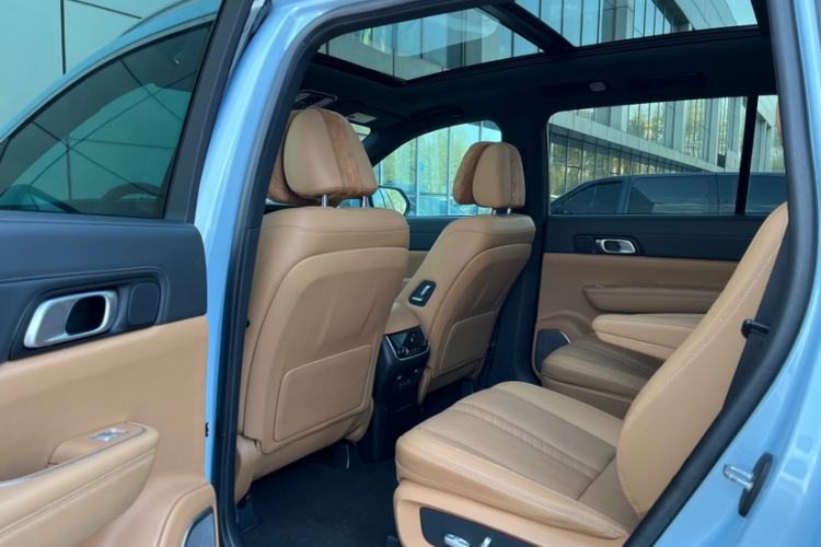 理想汽车 理想ONE 2020款 增程6座版中控内饰7004