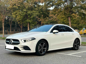 奔驰A级 2022款 改款三 A 200 L 运动轿车时尚型