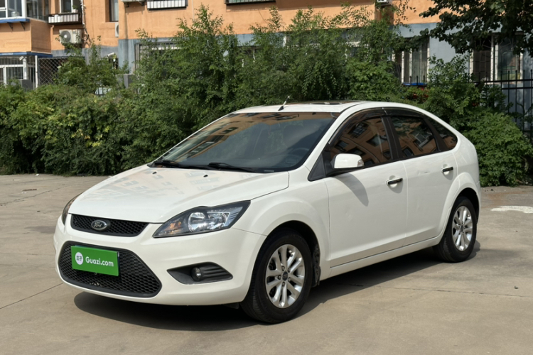 福特 福克斯 2013款 两厢经典 1.8L 手动百万纪念版车身外观1