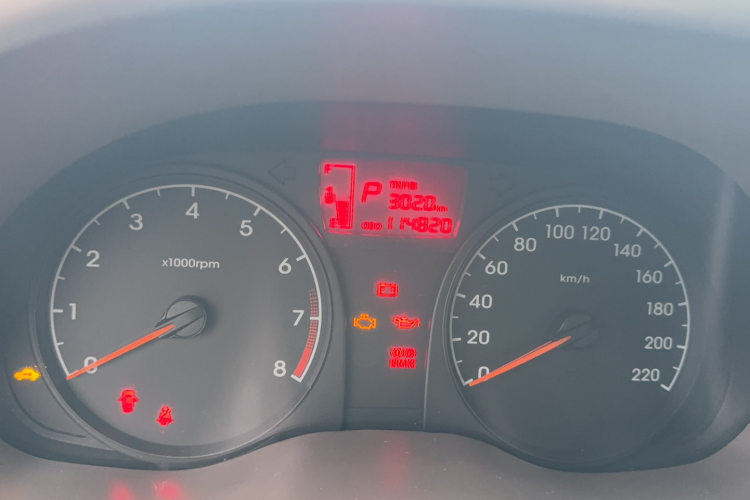 现代 瑞纳 2013款 三厢 1.4L 自动标准型GL中控内饰15