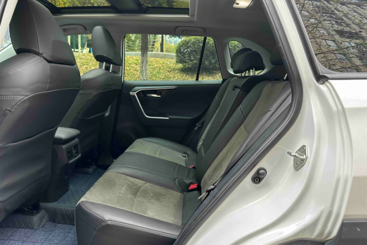 丰田 RAV4荣放 2023款 2.0L CVT四驱探险Plus版中控内饰7008