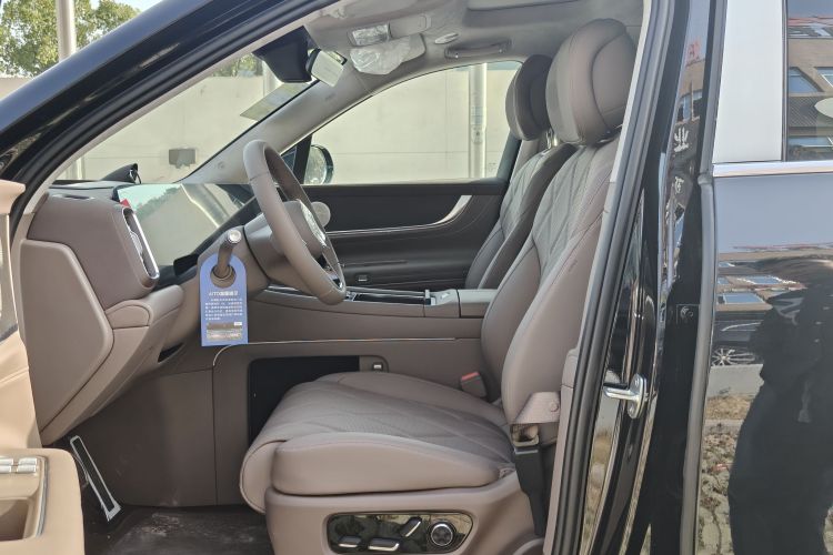 鸿蒙智行 问界M9 2025款 增程 Ultra版 52kWh 6座版中控内饰7002