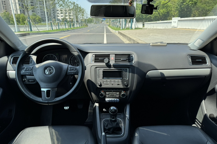 大众 速腾 2014款 改款 1.4TSI 手动豪华型中控内饰7005