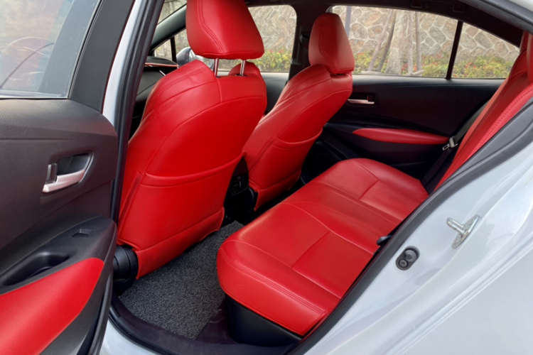 丰田 雷凌 2022款 双擎 1.8H E-CVT领先版中控内饰7001