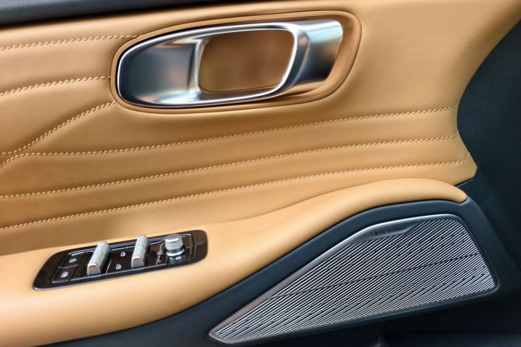 吉利银河 银河星舰7 EM-i 2025款 120km 探索+版中控内饰7012