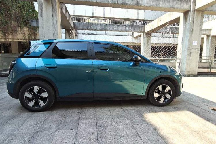 埃安 AION UT 2025款 420智豪版车身外观6006