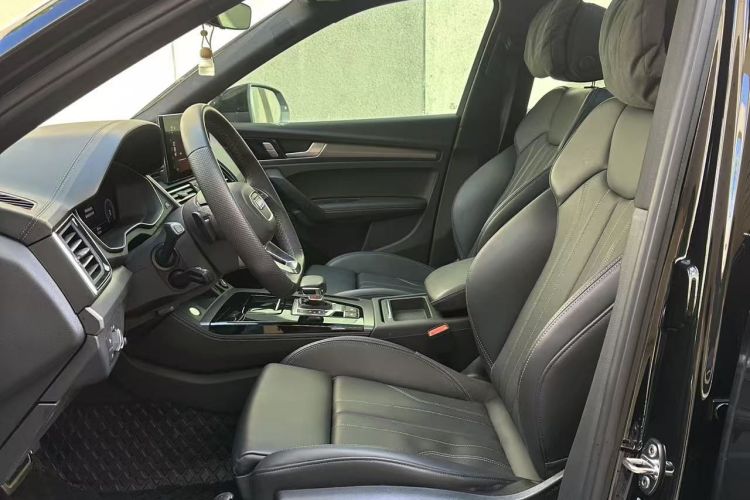 奥迪Q5L 2025款 45 TFSI 豪华动感型中控内饰7002