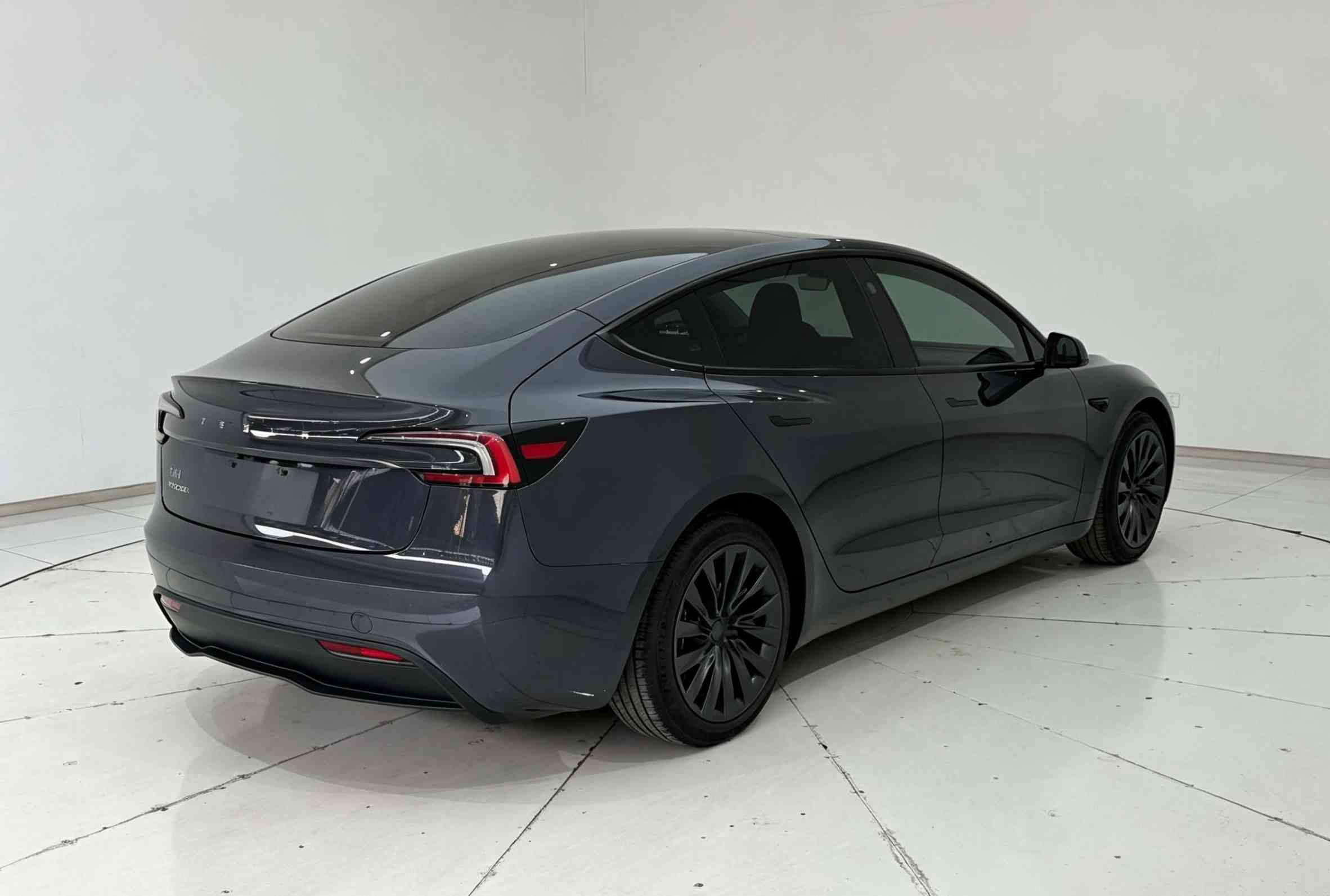 特斯拉 Model 3 2023款 长续航全轮驱动版(4)