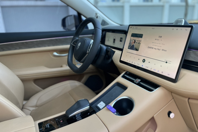 鸿蒙智行 问界M5 2022款 增程四驱旗舰版中控内饰7008