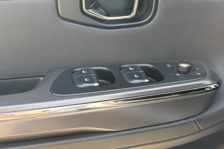 蔚来ES6 2019款 420KM 运动版中控内饰7008