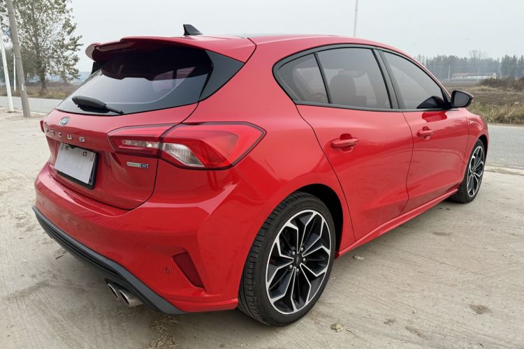 福特 福克斯 2020款 两厢 EcoBoost 180 自动ST Line车身外观6003