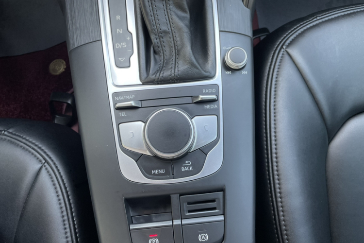 奥迪A3 2019款 Sportback 35 TFSI 进取型 国V中控内饰7010