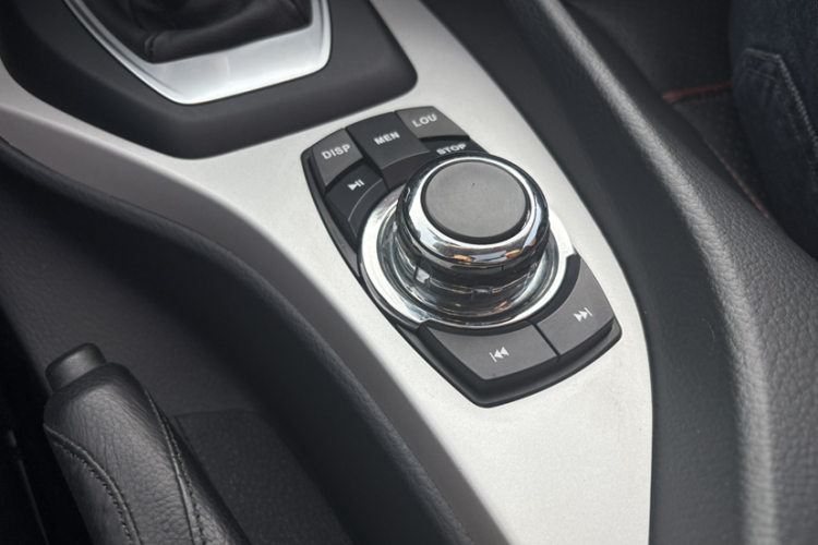 宝马X1 2014款 sDrive18i 时尚型局部细节9013